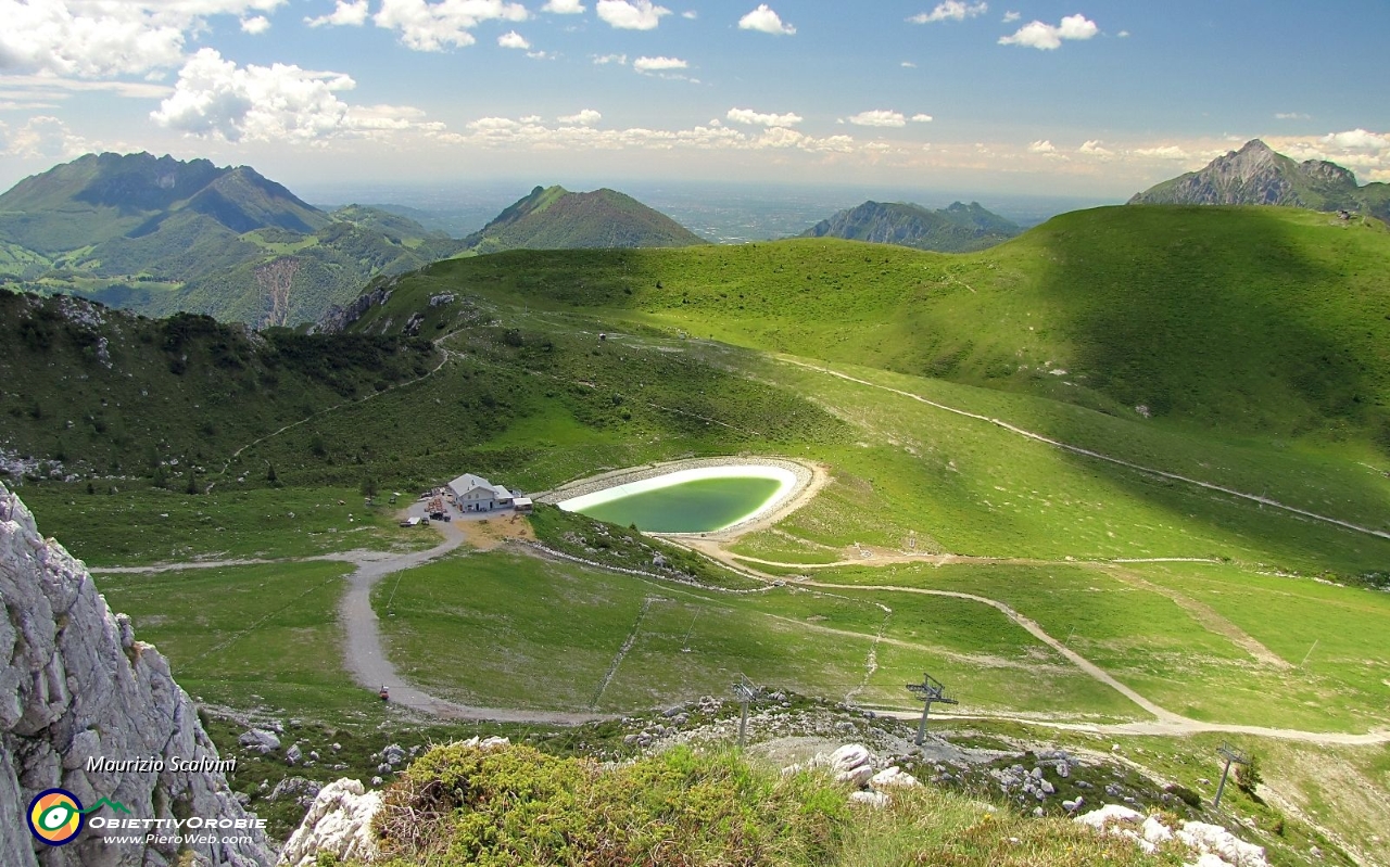 10 Mi affaccio sul Rifugio Lecco....JPG